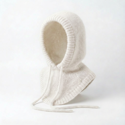 Cagoule hivernale en angora – tricotée à la main