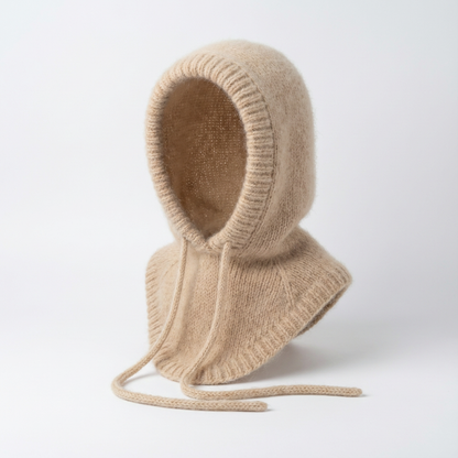 Cagoule hivernale en angora – tricotée à la main