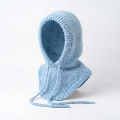 Cagoule hivernale en angora – tricotée à la main