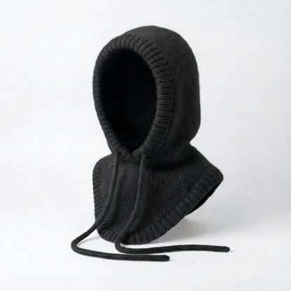 Cagoule hivernale en angora – tricotée à la main