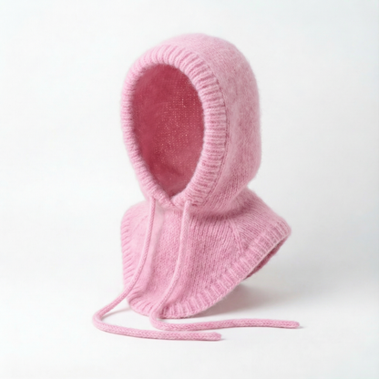 Cagoule hivernale en angora – tricotée à la main