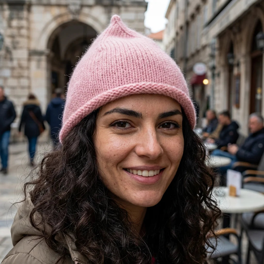 Bonnet en pointe tricoté – Angora & Fait main